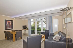 TV, DVD-spiller og stereoanlegg