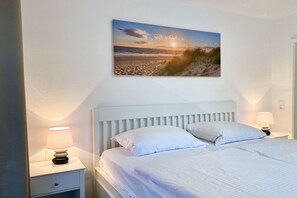 2 bedrooms, WiFi - Beachfront vacation apartment with balcony - Strandresidenz Brandenburg FeWo 29 - Haus (Göhren)