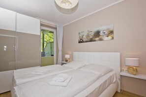 2 bedrooms, WiFi - Close to the beach, balcony, free AHOI adventure pool - Strandresidenz Brandenburg FeWo 24 (Göhren)
