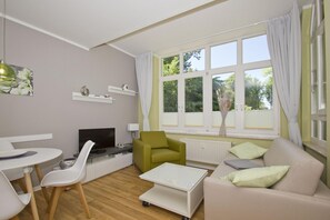 Unclassified image, 3 of 18, button - Close to the beach, balcony, free AHOI adventure pool - Strandresidenz Brandenburg FeWo 24 (Göhren)