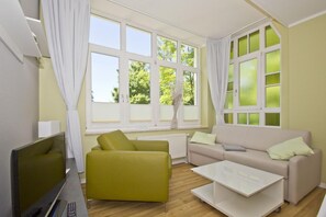 Unclassified image, 5 of 18, button