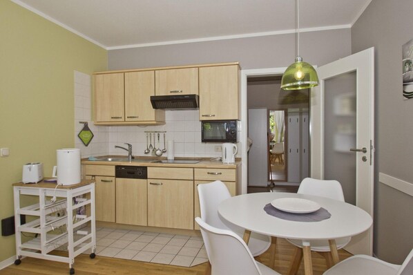 Fridge, microwave, dishwasher, coffee/tea maker