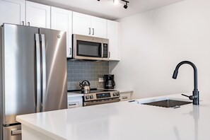 Unclassified image, 5 of 7, button