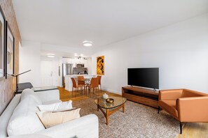 Unclassified image, 4 of 7, button