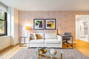 Unclassified image, 2 of 7, button