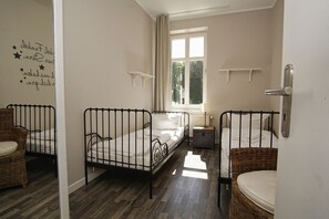 Unclassified image, 4 of 24, button