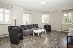 TV, stereo - Die Wohnung 05 in der Residenz Strandeck im Ostseebad Göhren - Residenz Strandeck (Göhren)