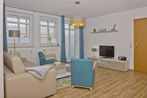 Fernseher, Stereoanlage