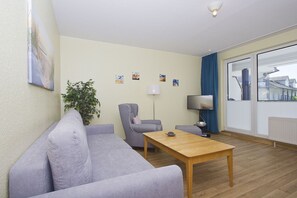 TV, stereo - Haus Rügen - Holiday apartment with balcony, use of swimming pool and sauna - Haus Rügen (Göhren)