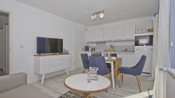 Fernseher, Stereoanlage