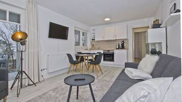 TV, fireplace, stereo