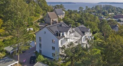 Modern vacation apartment with fireplace, balcony - Ferienresidenz Zwei Bodden FeWo111 -