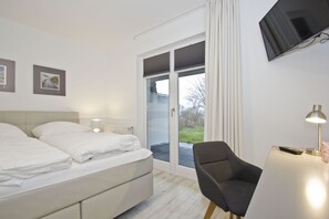 Unclassified image, 2 of 21, button