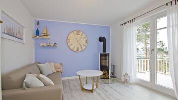 TV, fireplace, stereo