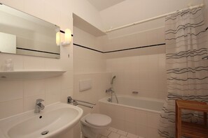 Unclassified image, 4 of 22, button