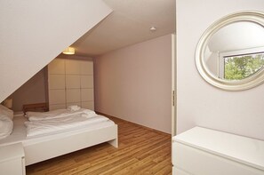 Unclassified image, 2 of 27, button