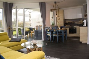 TV, stereo - Close to the beach, winter garden, use of swimming pool and sauna - Strandhaus Mönchgut FeWo08 (Middelhagen)