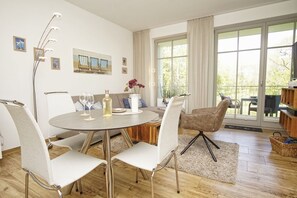 Dining - Modern vacation apartment with private sauna and balcony - Villa Pauline FeWo 04 - (Göhren)