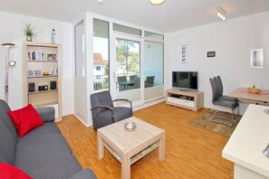 TV, fireplace, DVD player, stereo