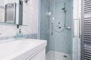 Unclassified image, 3 of 34, button - With sea view and balcony, use of swimming pool and sauna - sea view apartment 28 - (Göhren)