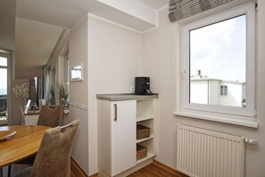 Dining - With sea view and balcony, use of swimming pool and sauna - sea view apartment 29 - (Göhren)
