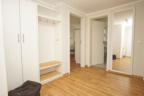 Interior - With sea view and balcony, use of swimming pool and sauna - sea view apartment 29 - (Göhren)
