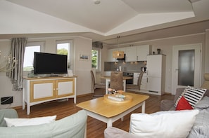 TV, stereo - With sea view and balcony, use of swimming pool and sauna - sea view apartment 29 - (Göhren)