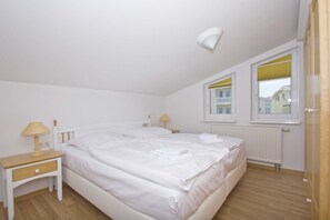 2 bedrooms, WiFi - With sea view and balcony, use of swimming pool and sauna - sea view apartment 16 - (Göhren)