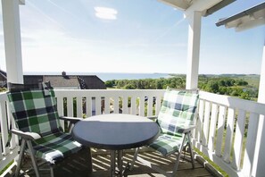 Property grounds - With sea view and balcony, use of swimming pool and sauna - sea view apartment 16 - (Göhren)