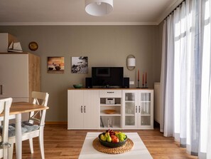 Dining - Terrace, free use of the AHOI adventure pool and sauna - Sea view apartment 32 - (Göhren)