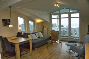 TV, stereo - With sea view and balcony, use of swimming pool and sauna - sea view apartment 39 - (Göhren)