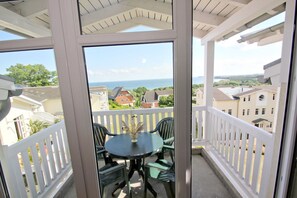 A balcony with a table and chairs, overlooking a residential area and the sea. - With sea view and balcony, use of swimming pool and sauna - sea view apartment 39 - (Göhren)