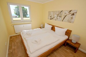 2 bedrooms, WiFi - With sea view and balcony, use of swimming pool and sauna - sea view apartment 60 - (Göhren)