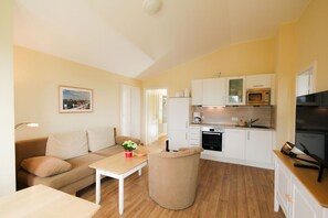 TV - With sea view and balcony, use of swimming pool and sauna - Sea view apartment 50 - (Göhren)