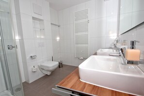 Unclassified image, 4 of 19, button - Balcony, free use of the AHOI adventure pool and sauna - Sea view apartment 54 - (Göhren)