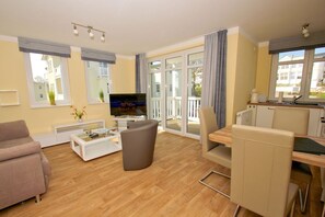 Unclassified image, 5 of 19, button - Balcony, free use of the AHOI adventure pool and sauna - Sea view apartment 54 - (Göhren)