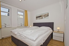 3 bedrooms, WiFi - With sea view and balcony, use of swimming pool and sauna - sea view apartment 33 - (Göhren)