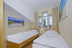 2 bedrooms, WiFi - With sea view and balcony, use of swimming pool and sauna - sea view apartment 27 - (Göhren)