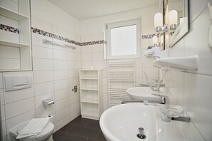 صورة غير مصنفة، 3 من 27، زرّ