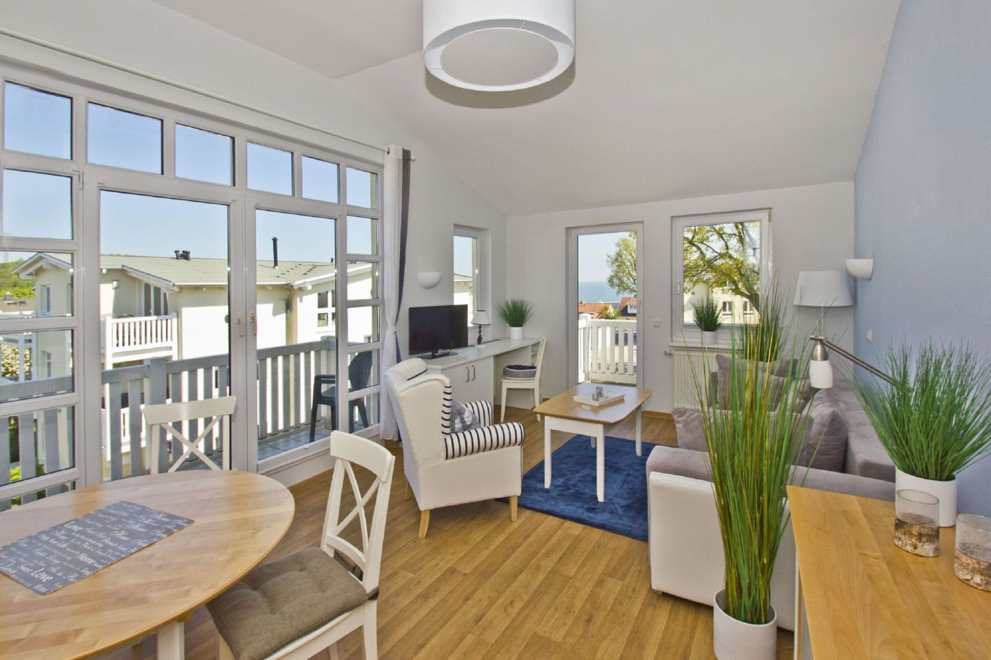 Fernseher, Stereoanlage