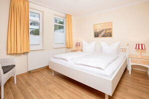 2 bedrooms, WiFi - With sea view and balcony, use of swimming pool and sauna - sea view apartment 21 - (Göhren)