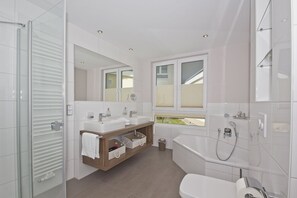 Unclassified image, 2 of 22, button - With sea view and terrace, use of swimming pool and sauna - sea view apartment 63 - (Göhren)