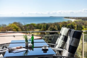 A balcony with a table, chairs, and a view of the sea. - With sea view and balcony, use of swimming pool and sauna - sea view apartment 70 - (Göhren)