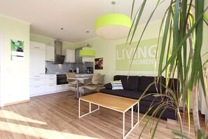 Fernseher, Stereoanlage