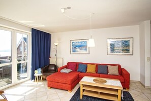 Televisie, een dvd-speler en een stereo