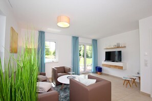 TV - Beachfront apartment with terrace, use of swimming pool and sauna - Rex Rugia H-1010 - (Göhren)