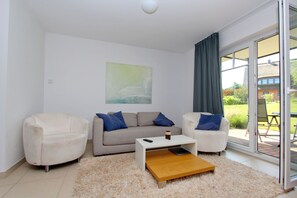 TV, fireplace - Beachfront apartment with terrace, use of swimming pool and sauna - Rex Rugia apartment 28-2 (Göhren)