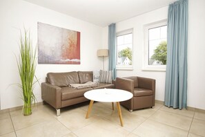 TV - Beachfront apartment with terrace, use of swimming pool and sauna - Rex Rugia - Rex (Göhren)