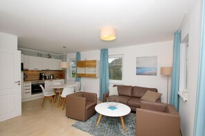 TV - Beachfront apartment with terrace, use of swimming pool and sauna - Rex Rugia H-1010 - (Göhren)