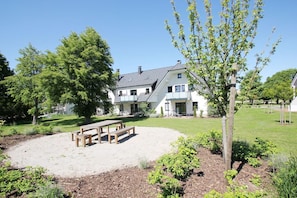 Outdoor dining - Apartment close to the beach with balcony, use of swimming pool and sauna - Rex Rugia - Rex Rugia (Göhren)